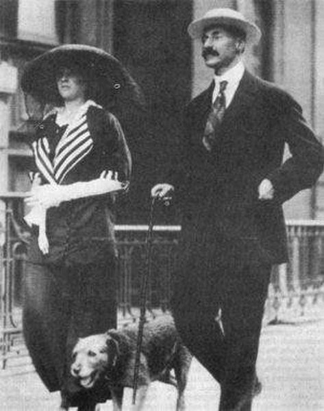 1912_john_jacob_astor_19_eves_varamdos_felesegevel_madeleine-nel_es_kitty_nevu_kutyajukkal_a_titanic_utasai_voltak_jacob_kutyajaval_odaveszett_de_madeleine_tulelte_es_fia_szuletett.jpg