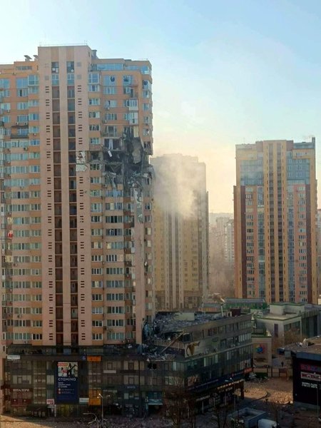 Дом в Киеве, на проспекте Валерия Лобановского, 6-А